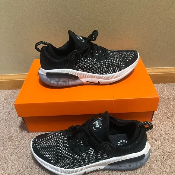 Nike Joyride Women’s Sneakers. - Picture 2 of 5